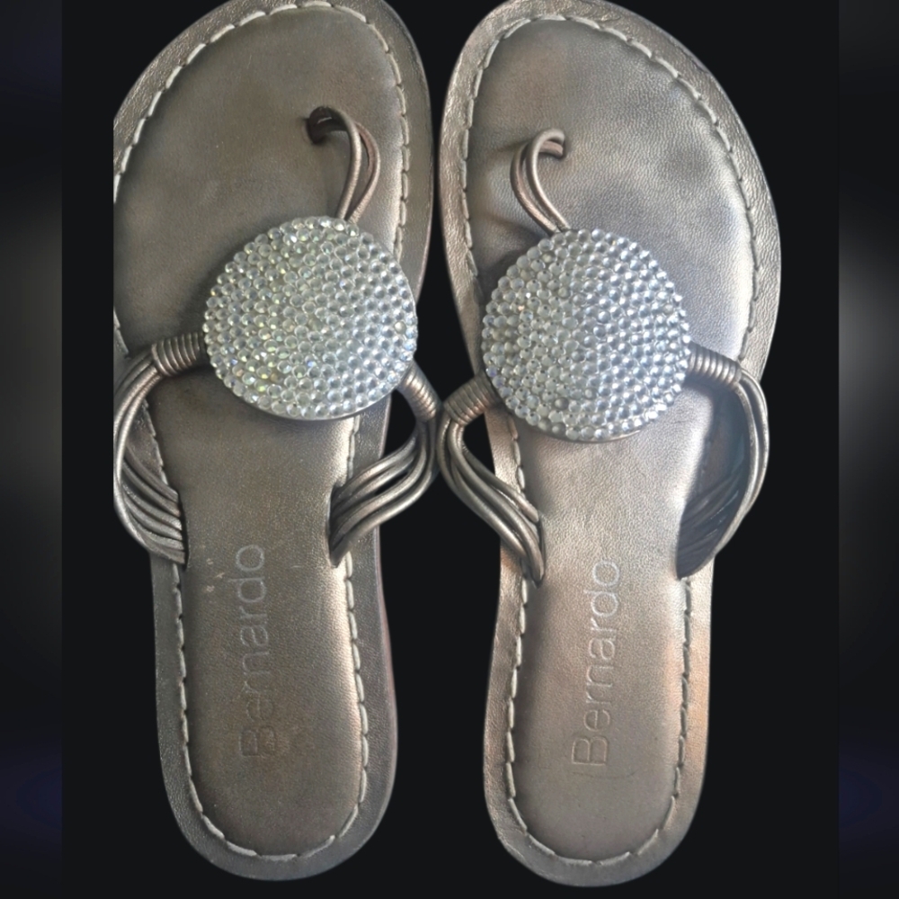 Bernardo Sparkle Medalian Sandals In Leather- Get Your Sparkle On!Size 9